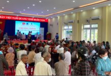 Xã Cam Tân tổ chức khám mắt cho người cao tuổi